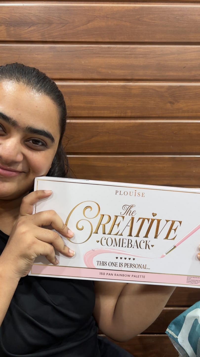 Customer photo review of Creative Comeback XXXL Eyeshadow Palette