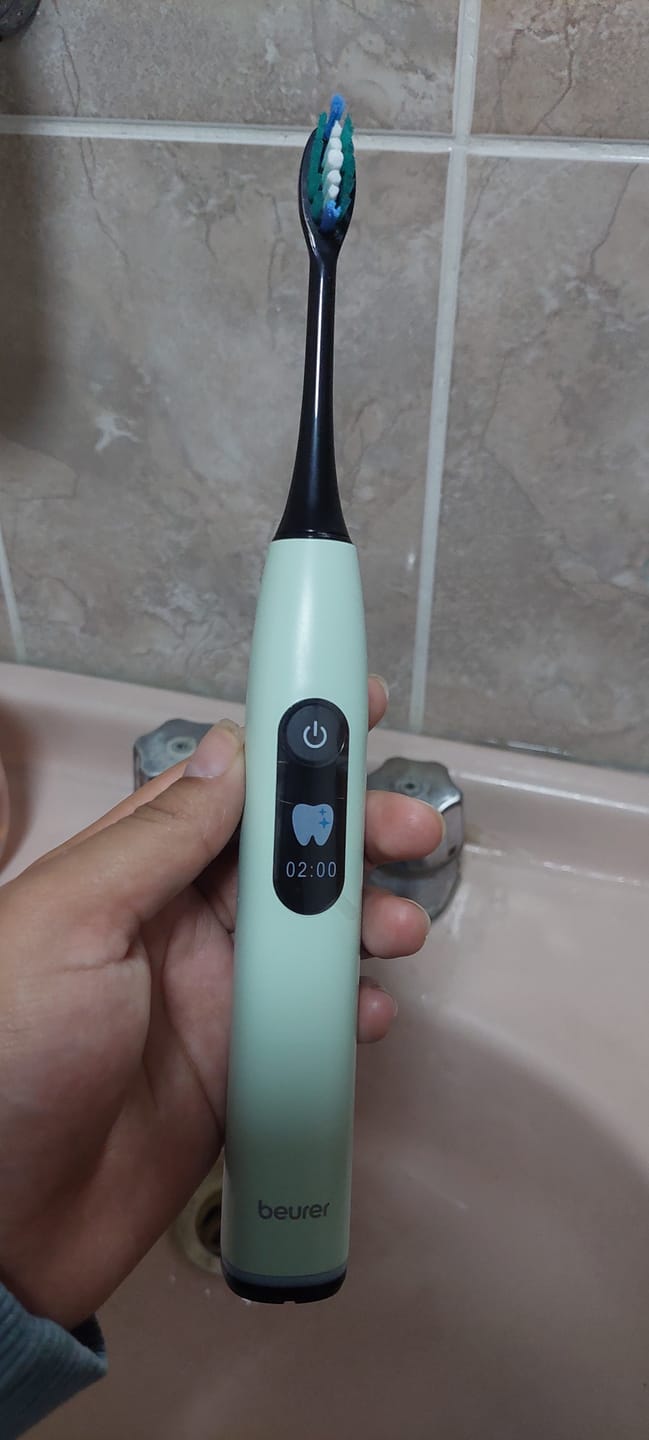 Customer photo review of Cepillo Dental Eléctrico Recargable | Sónico | Con 5 Programas de Limpieza y 2 Cabezales | Beurer