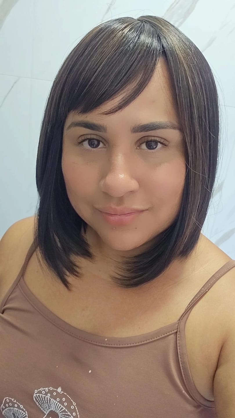 Customer photo review of Peruca Vicky Castanho Luzes com Franja