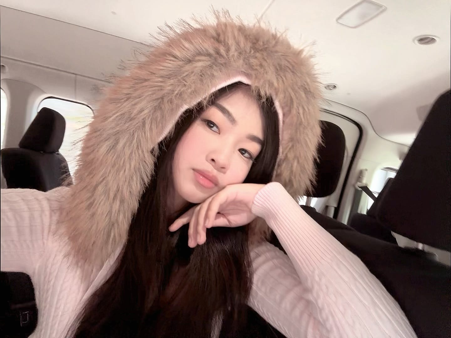 Customer photo review of Fur Trim Strawberry Milk Cable Knit Set (Pink)