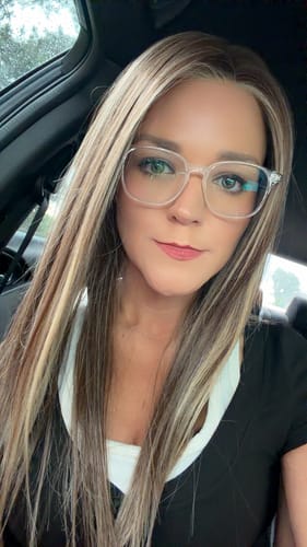 Customer photo review of [PRE-ORDER] JBEXTENSION 22 Inches Hazelnut Blonde Highlight Pre-Cut 13X6 Free Part Snowflake Lace Frontlace Glueless Wig KEL PRO - HAZELNUT【BENDY EAR TABS】