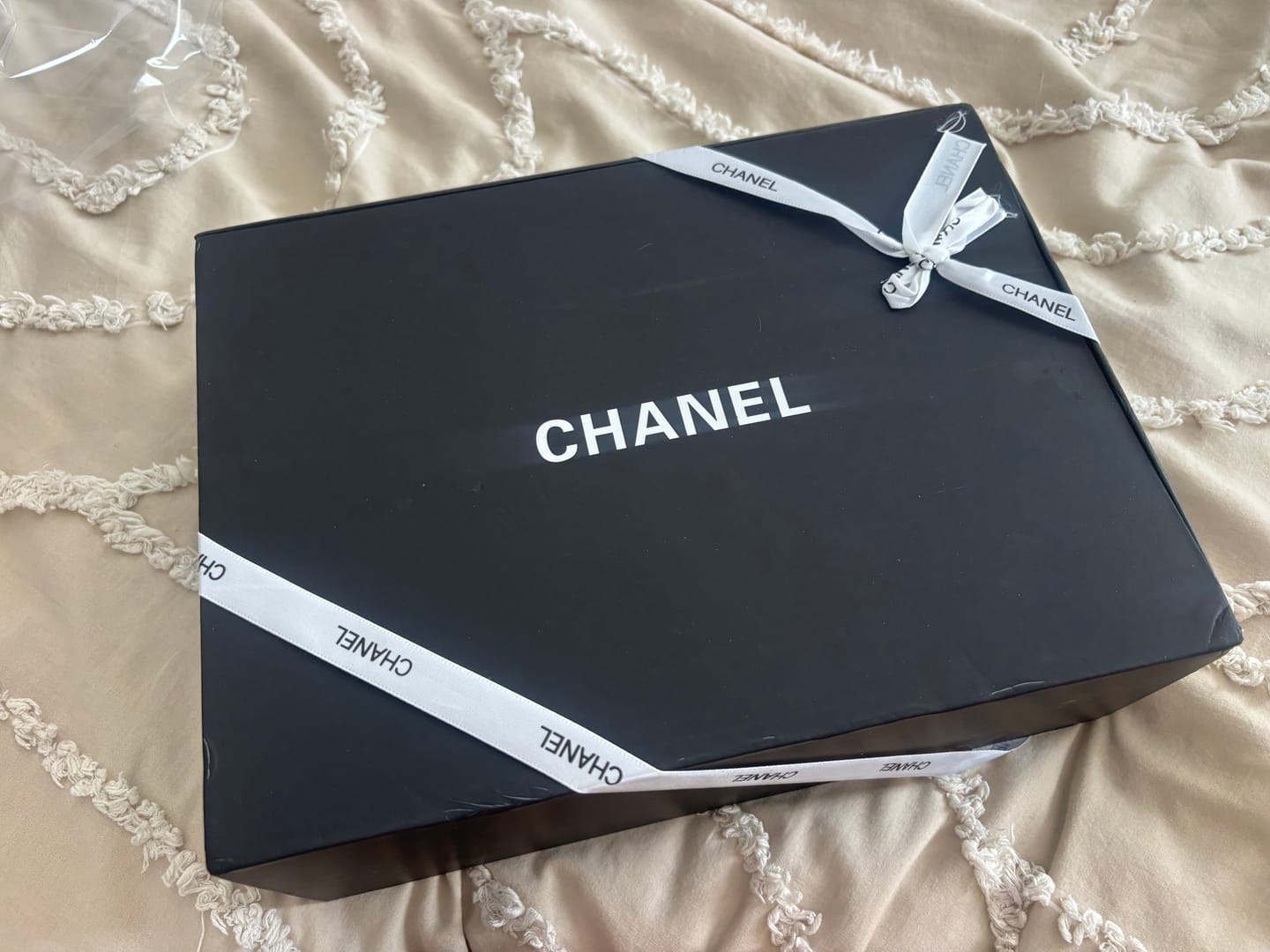 Customer photo review of Chanel ℂ𝔽 𝗖𝗹𝗮𝘀𝘀𝗶𝗰 𝗙𝗹𝗮𝗽 in Black Lambskin