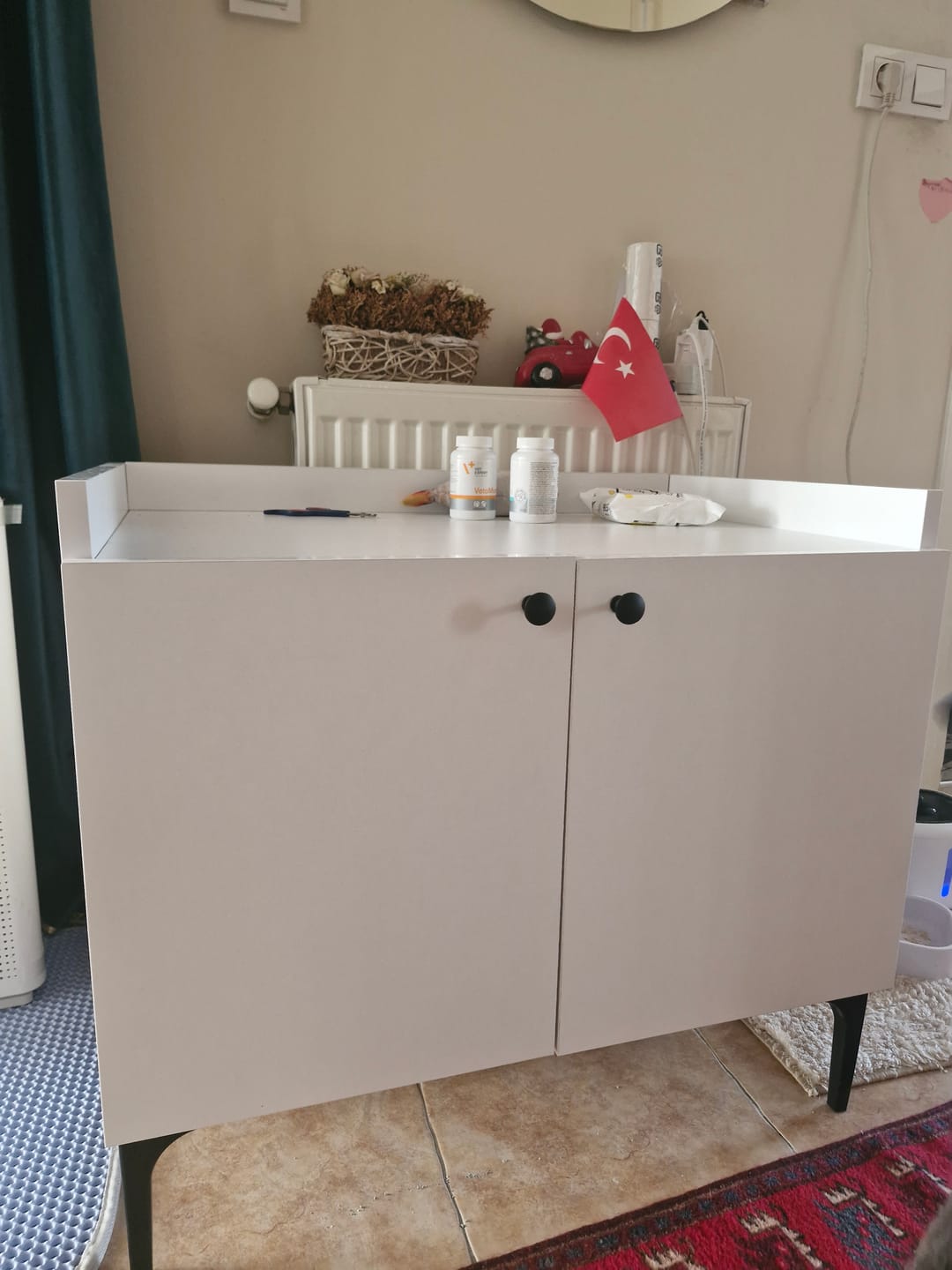Customer photo review of Rani PA101 Kedi Mobilyası Çok Amaçlı Dolap Gizli Kedi Tuvalet Dolabı Kedi Evi Beyaz