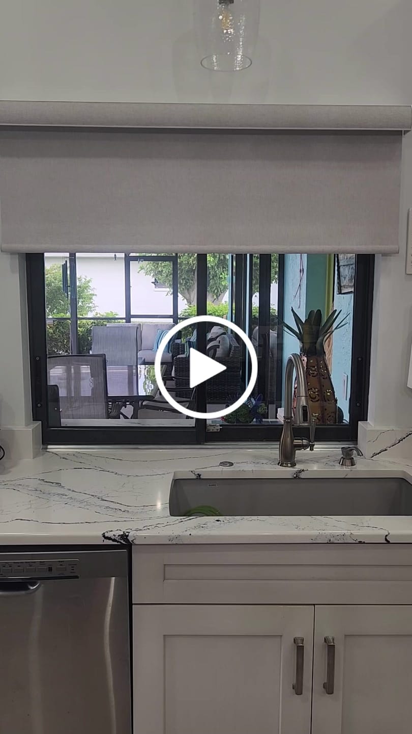 Customer video review of SmartWings Motorized Roller Shades 100% Blackout Safari