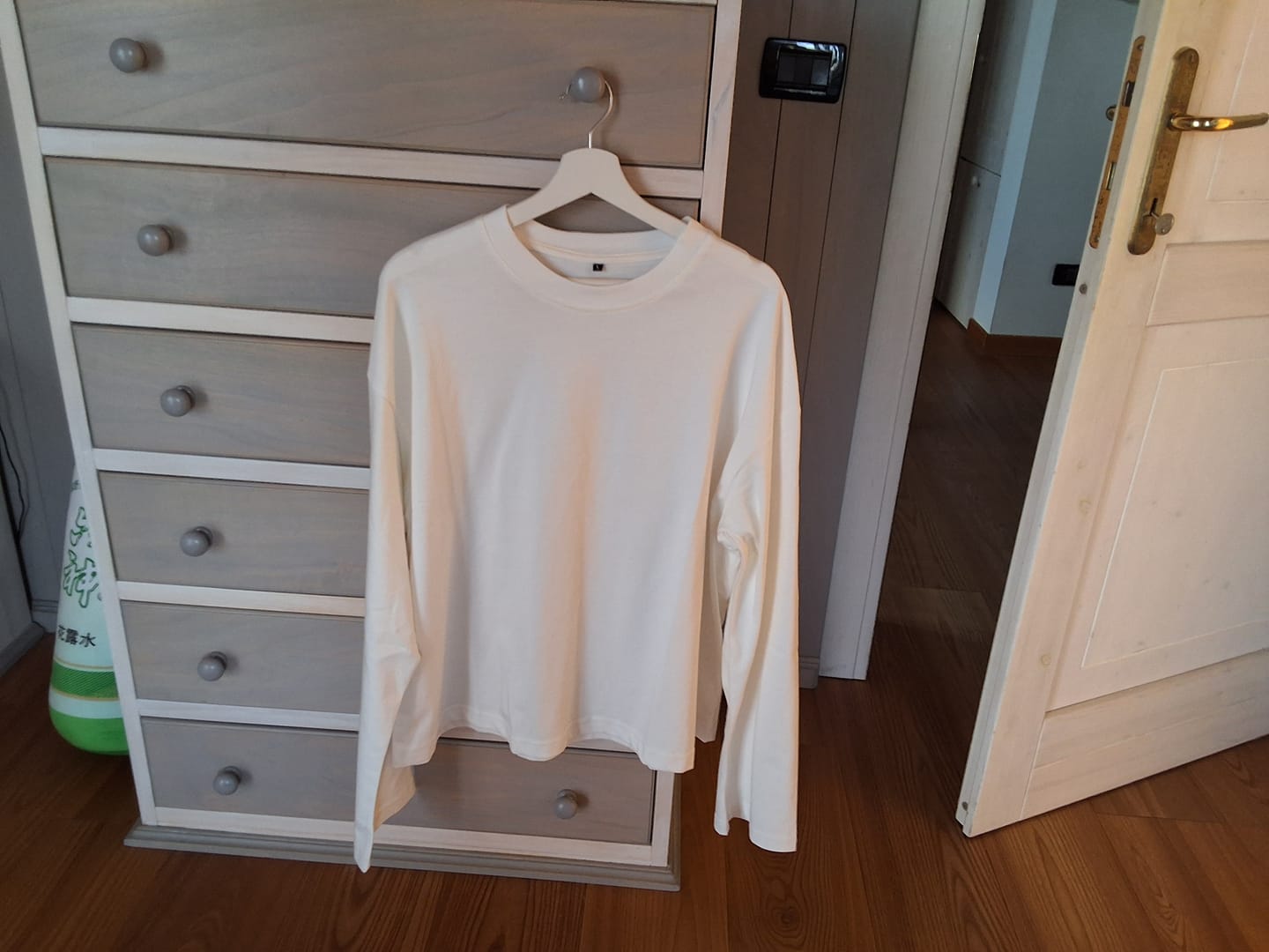 Customer photo review of Longsleeve Cropped Blanks 220GSM Off White