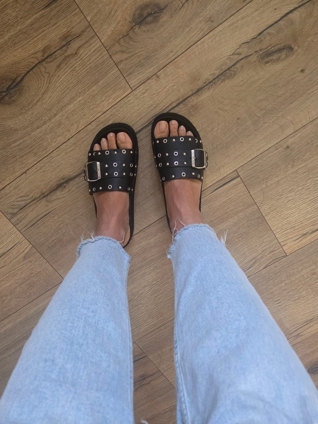 Customer photo review of כפכפים רצועה אחת לנשים Joyce