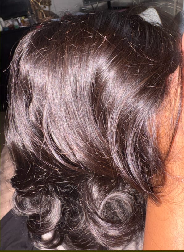 Customer photo review of Wavymy Layered Cut Loose Wave Pre-bleached Wear Go Glueless 7x5 Lace Closure Wigs 180% Density