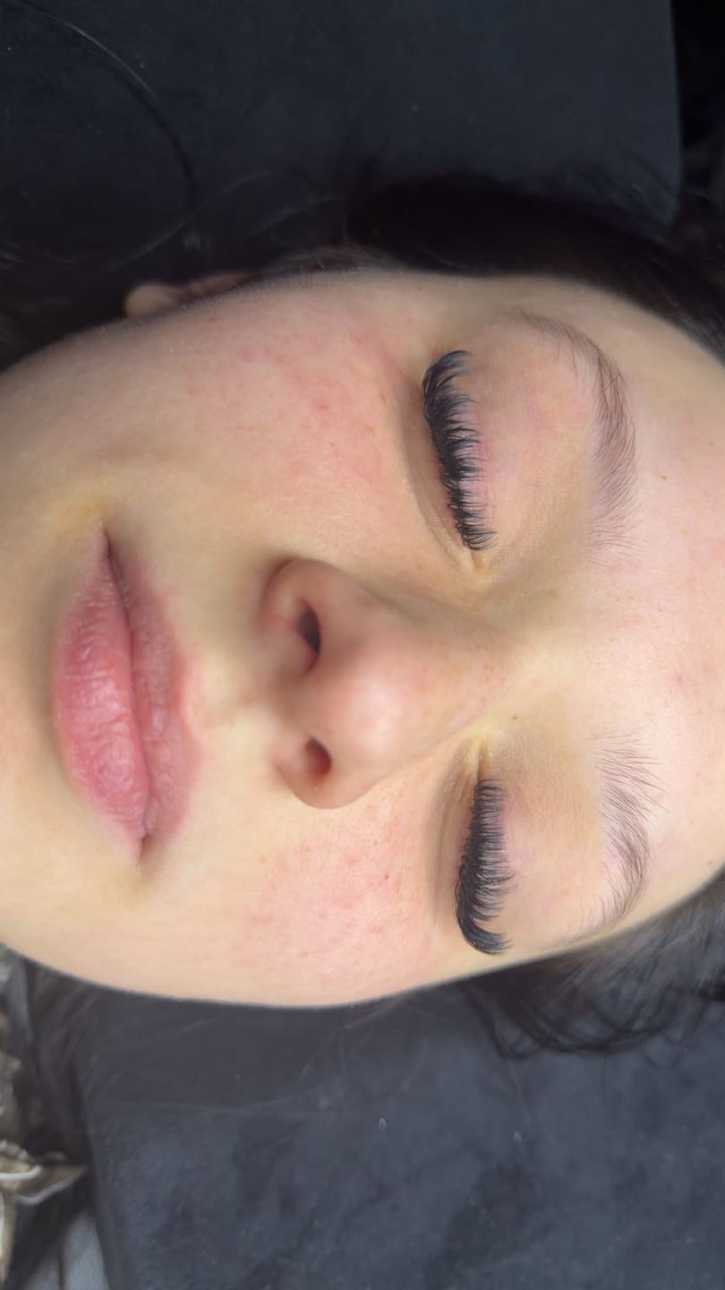 Customer photo review of VEYESINC Cashmere Luxe Lashes