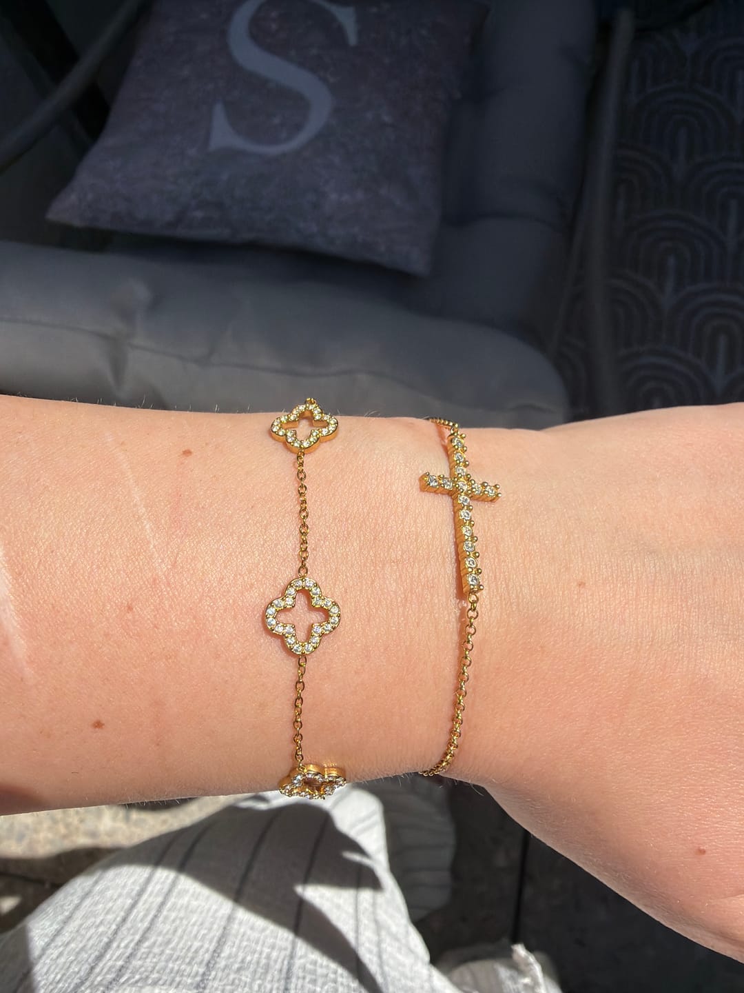 Customer photo review of Spring Lucky Leaf Armband 14K Vergoldet