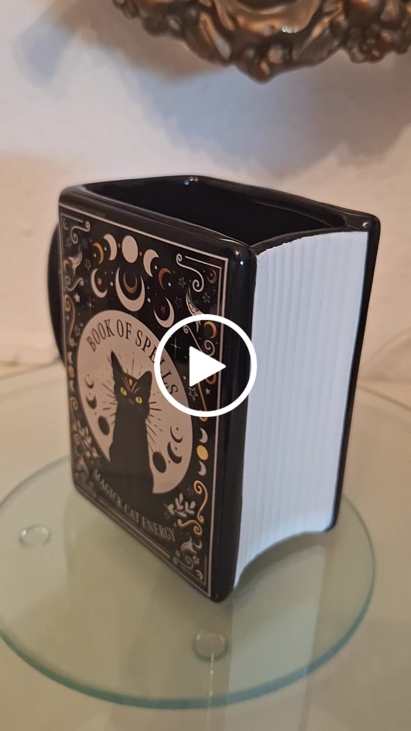Customer video review of Schwarze Katze Tasse Buchform – Witchy Buchtasse für Katzenliebhaber
