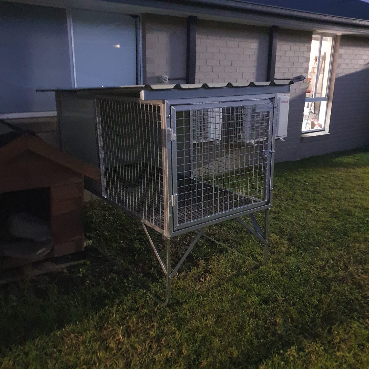 Customer photo review of Raised Safety Kennel