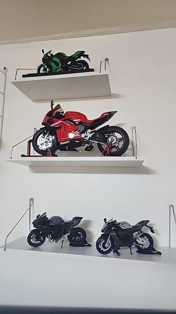 Customer photo review of Ducati Superleggera V4-1:7