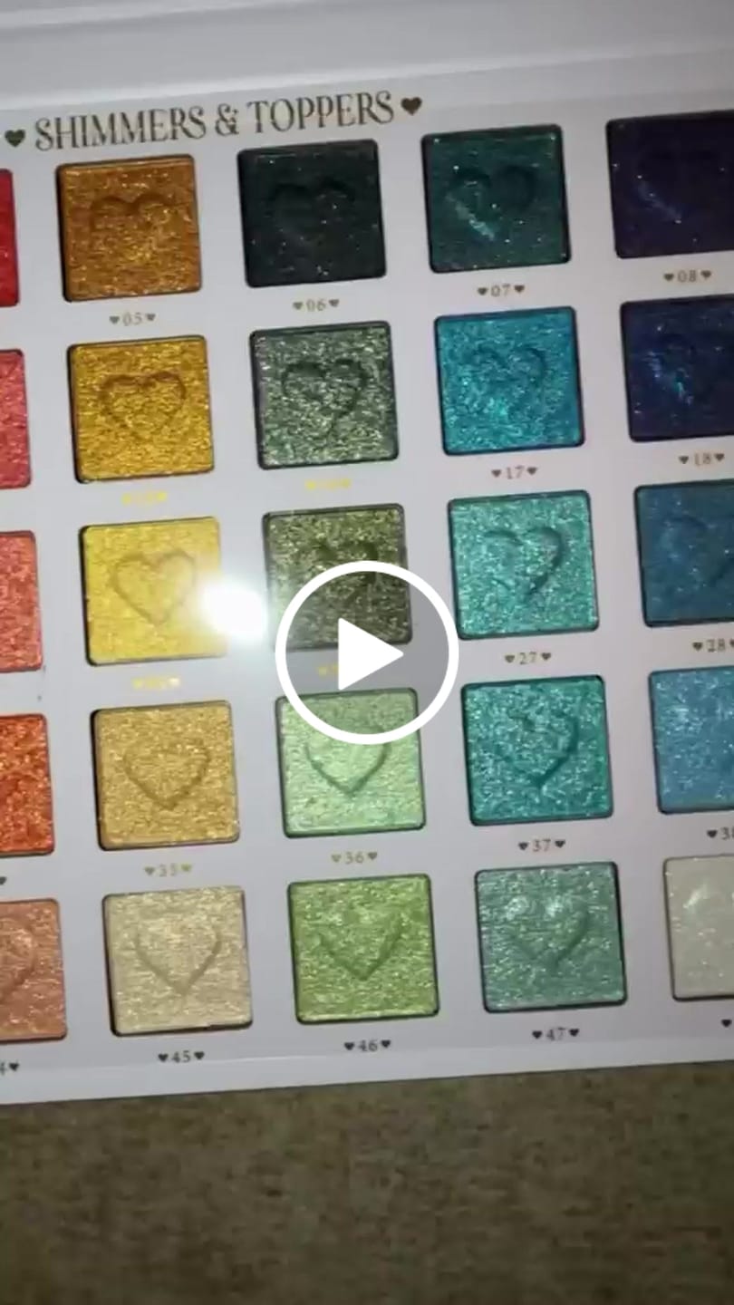 Customer video review of Creative Comeback XXXL Eyeshadow Palette