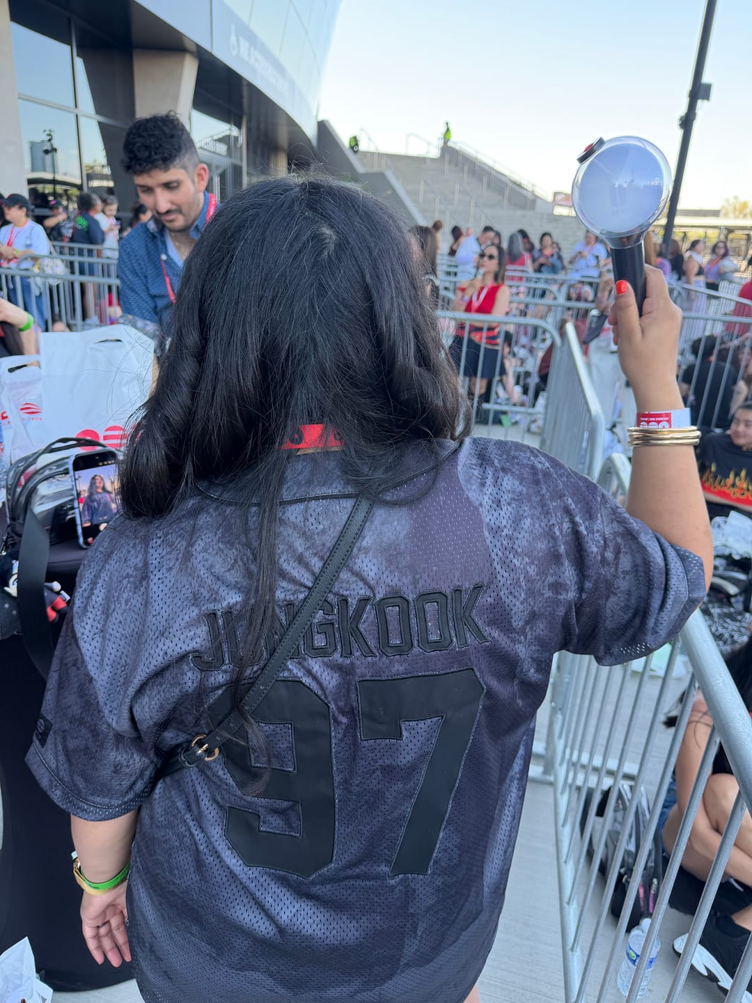 Customer photo review of BTS - ARIRANG WORLD TOUR OFFICIAL MD S/S JERSEY