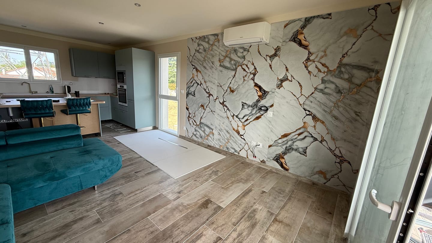 Customer photo review of Panneau Mural PVC Marbre Qatar – Veiné doré, Facile a Poser
