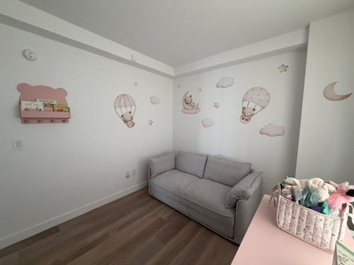 Customer photo review of Teddy Bears on Pink Parachutes Wall Decals