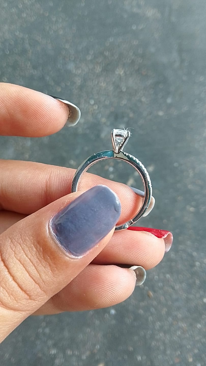 Customer photo review of Kriti Sanon Silver Zircon Layered Ring