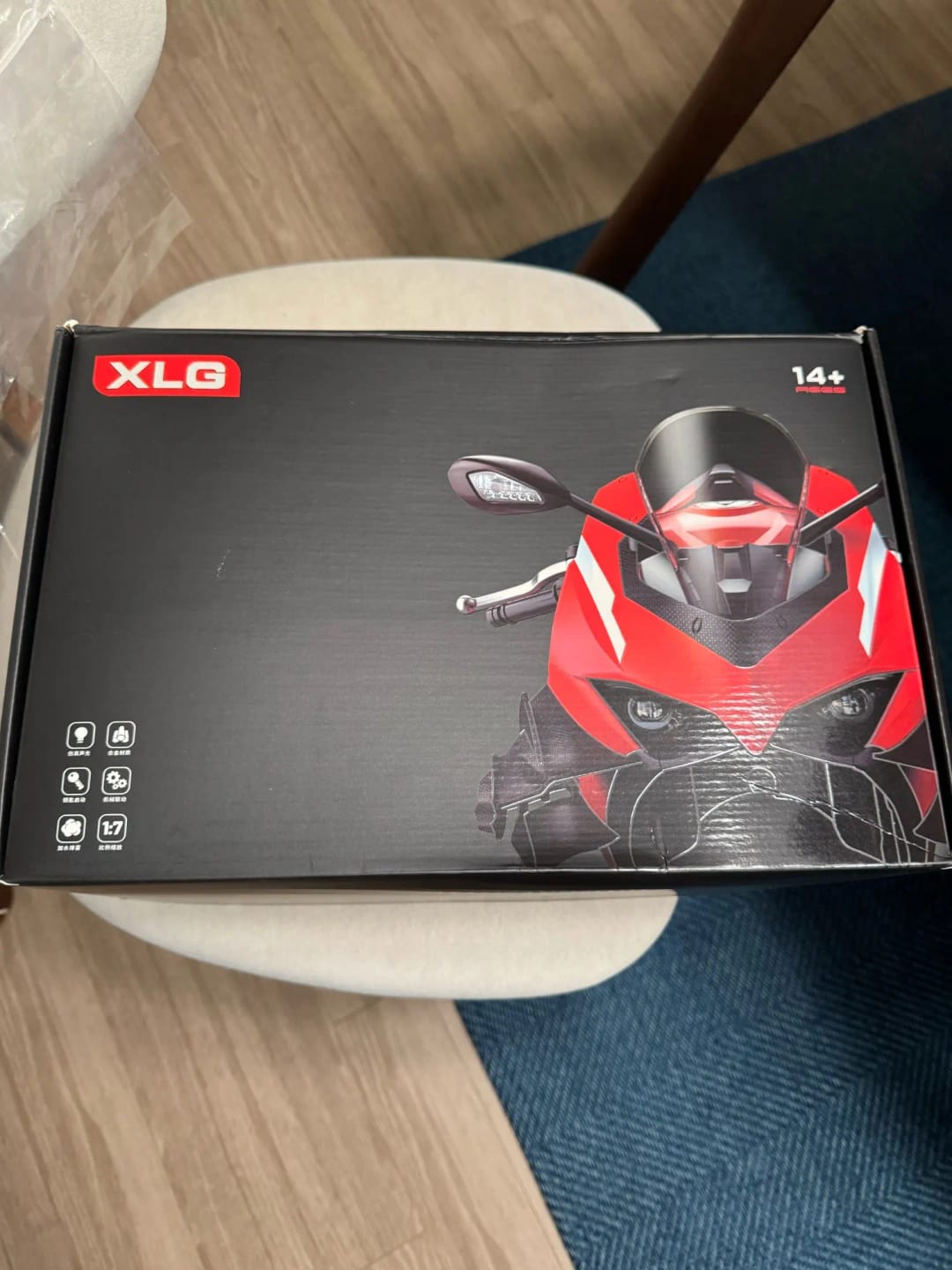 Customer photo review of Ducati Superleggera V4-1:7