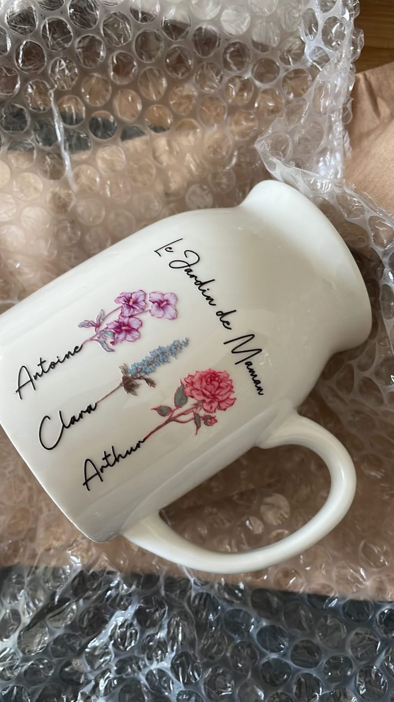 Customer photo review of Toujours en fleur - Vase personnalisé avec des fleurs et noms pour Maman et Mamie