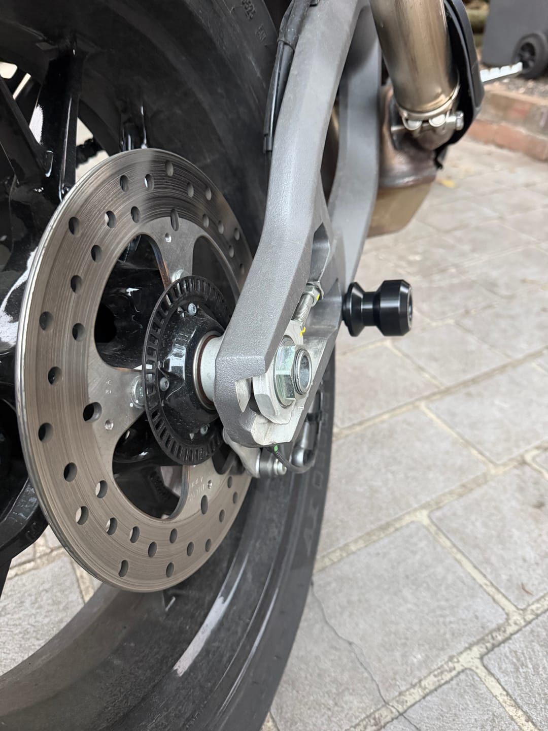 Customer photo review of Swingarm Spool Sliders Endurance M6