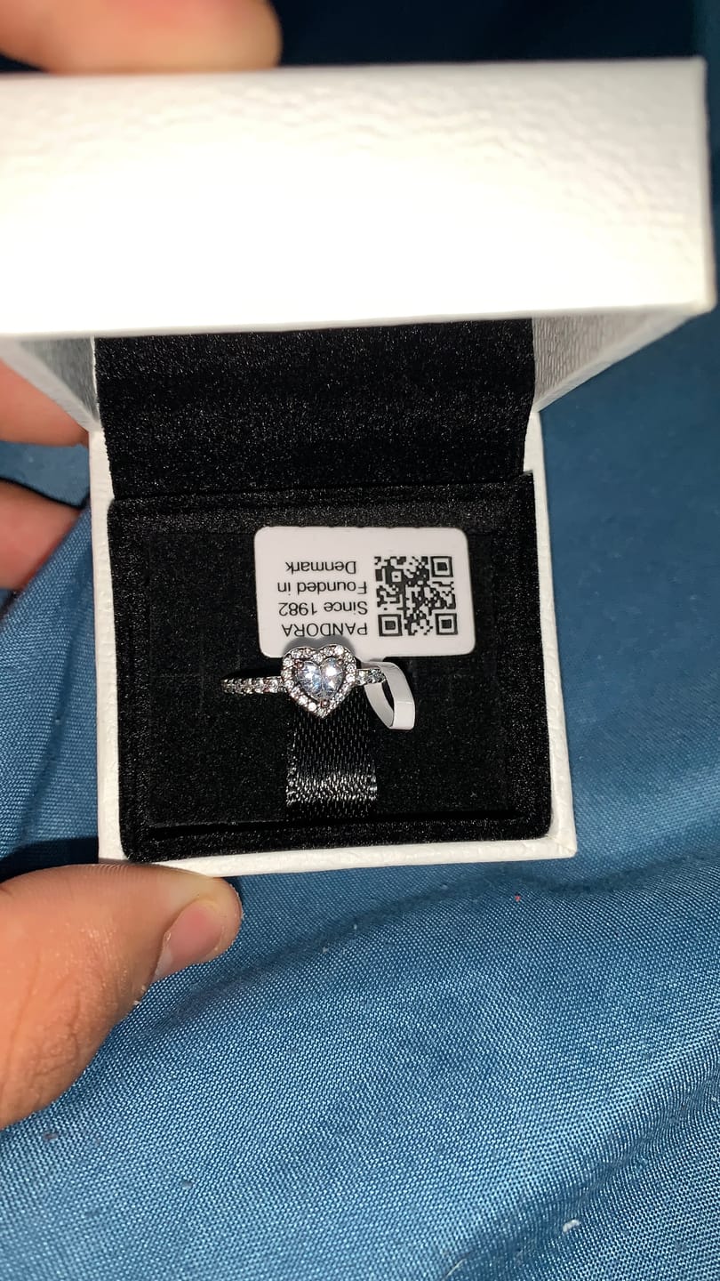 Customer photo review of ANILLO SQUARE CUADRADO HALO BRILLANTE PANDORA + KIT DE REGALO