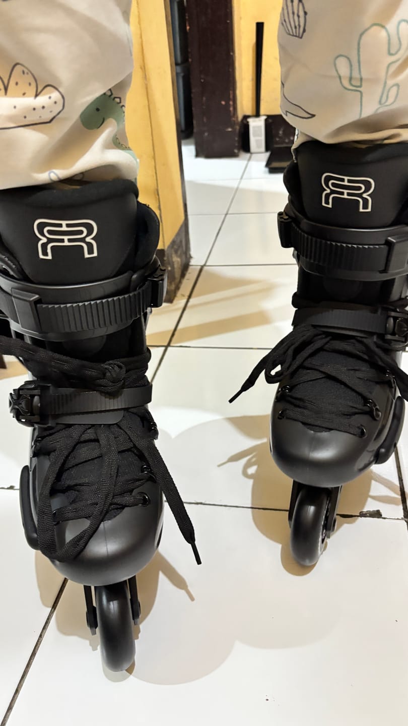 Customer photo review of FR J Club Kids Skates