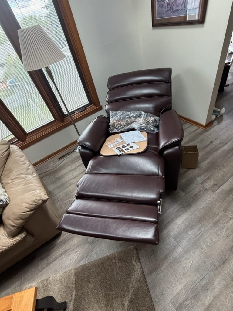 Customer photo review of 9188ET Large-Wide/Tall Power Lift Recliner – Dual Motor, 400LBS, Lay Flat, Heat & Massage