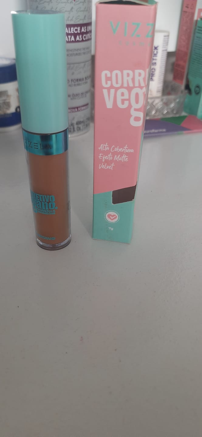 Customer photo review of Corretivo Líquido Matte - Vizzela