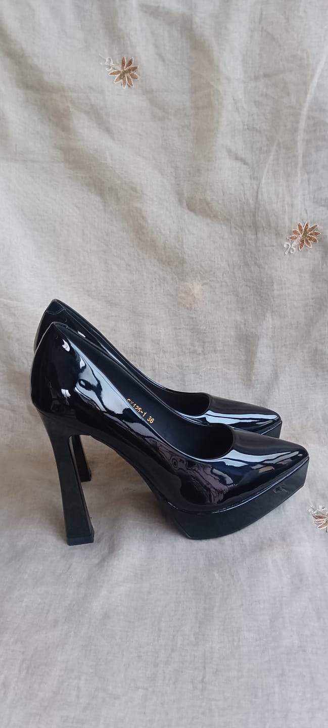 Customer photo review of Naomi Luxe High Heel Pumps