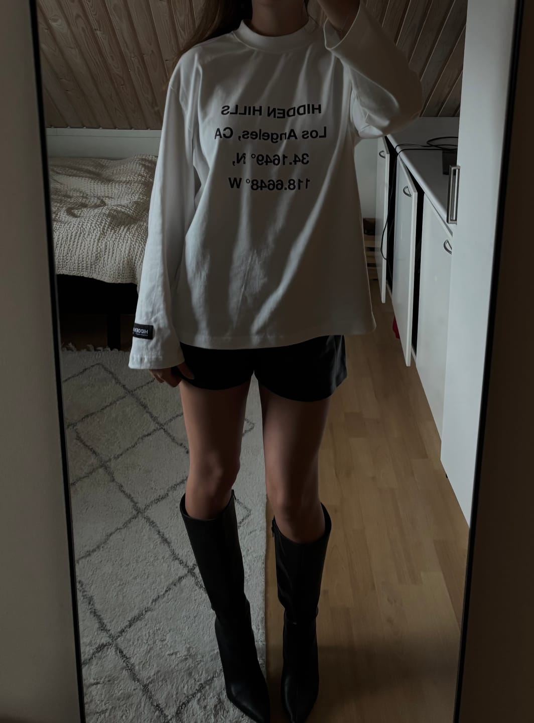 Customer photo review of VINTAGE LOGO LONGSLEEVE T-SHIRT WHITE
