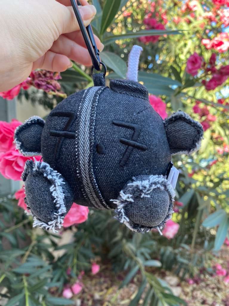 Customer photo review of BTS - ARIRANG WORLD TOUR OFFICIAL MD ARMY BOMB PLUSH KEYRING