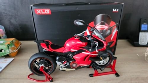 Customer photo review of Ducati Superleggera V4-1:7