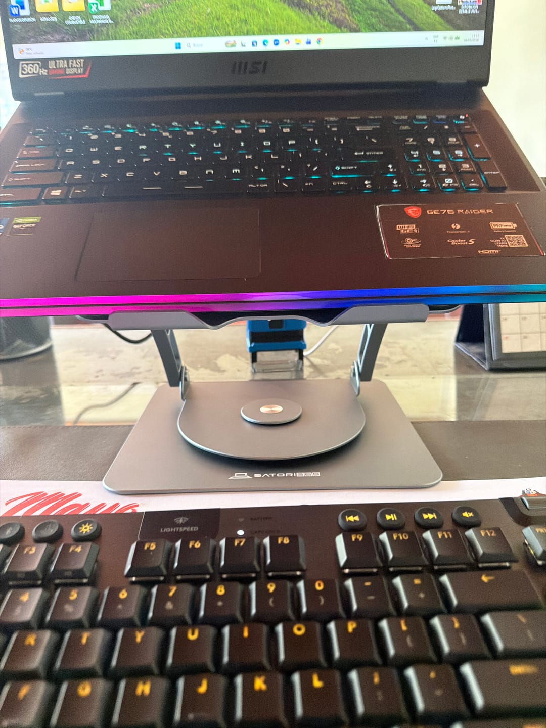 Customer photo review of Soporte de Laptop Giratorio 360 con Ventilador