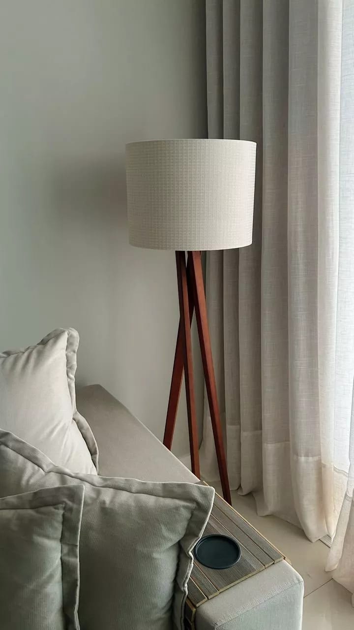 Customer photo review of Luminária de Chão Paris em Madeira com Cúpula em Tecido