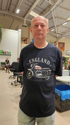 Customer photo review of VINTAGE-ENGLAND-MOTOCYCLE-053 T-Shirt