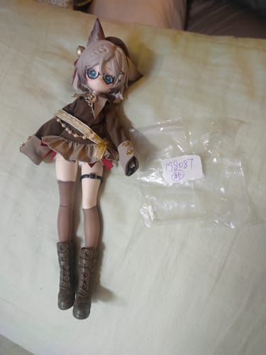 Reviewer's Meki Oblivion's Luminaria action figure with her replacement brown boots, completing her military-style outfit.