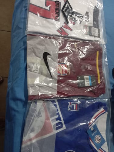 Reseña con foto de un cliente sobre Arsenal FC Local 05/06