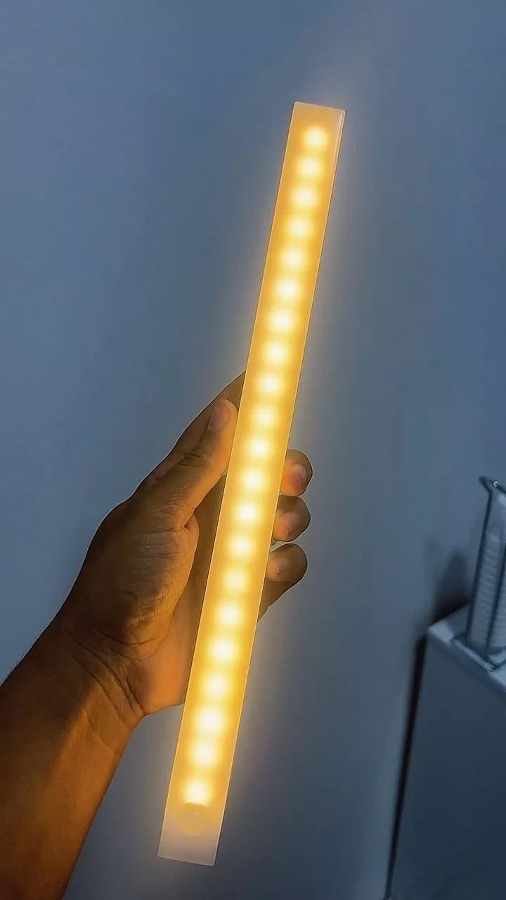 Customer photo review of Luminária Inteligente com Sensor de Movimento Recarregável