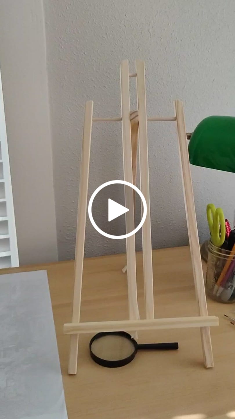 Customer video review of Natural Wood Easel