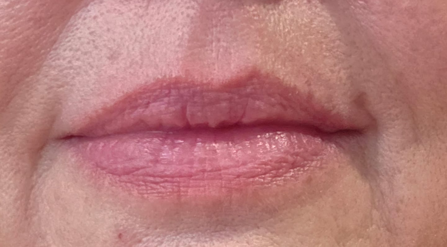 Customer photo review of Areliaa Signature Lipstick