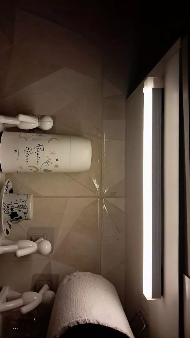Customer photo review of Luminária Inteligente com Sensor de Movimento Recarregável