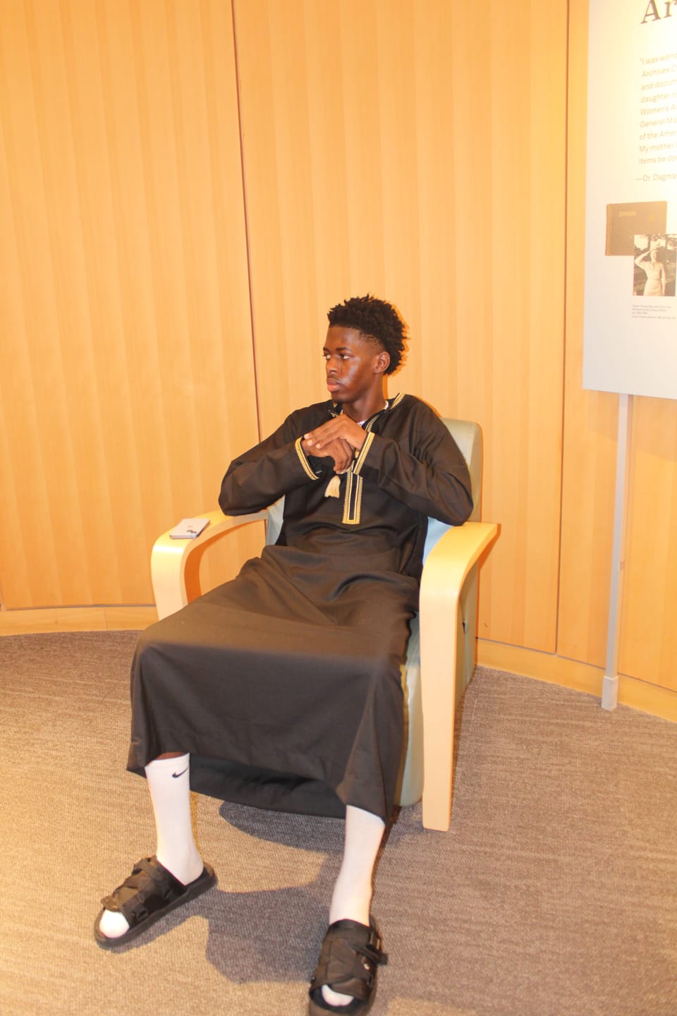 Customer photo review of Luxury Black & Gold Omani Thobe