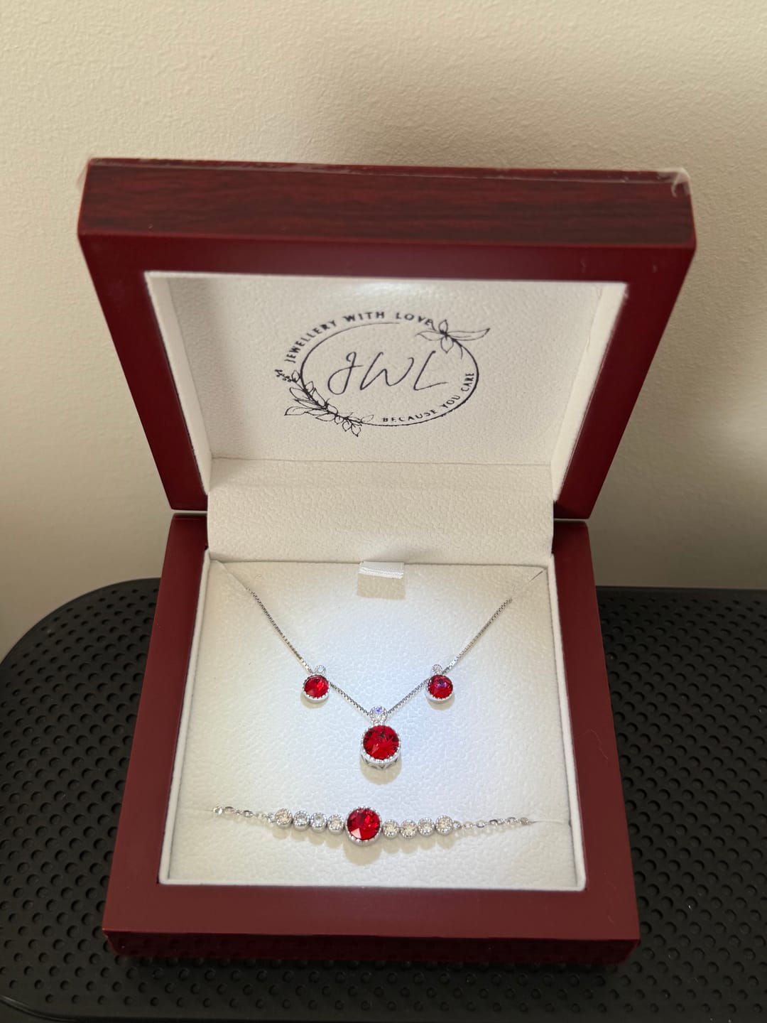 Customer photo review of 3-Piece Ruby Red Crystal Jewellery Gift Set