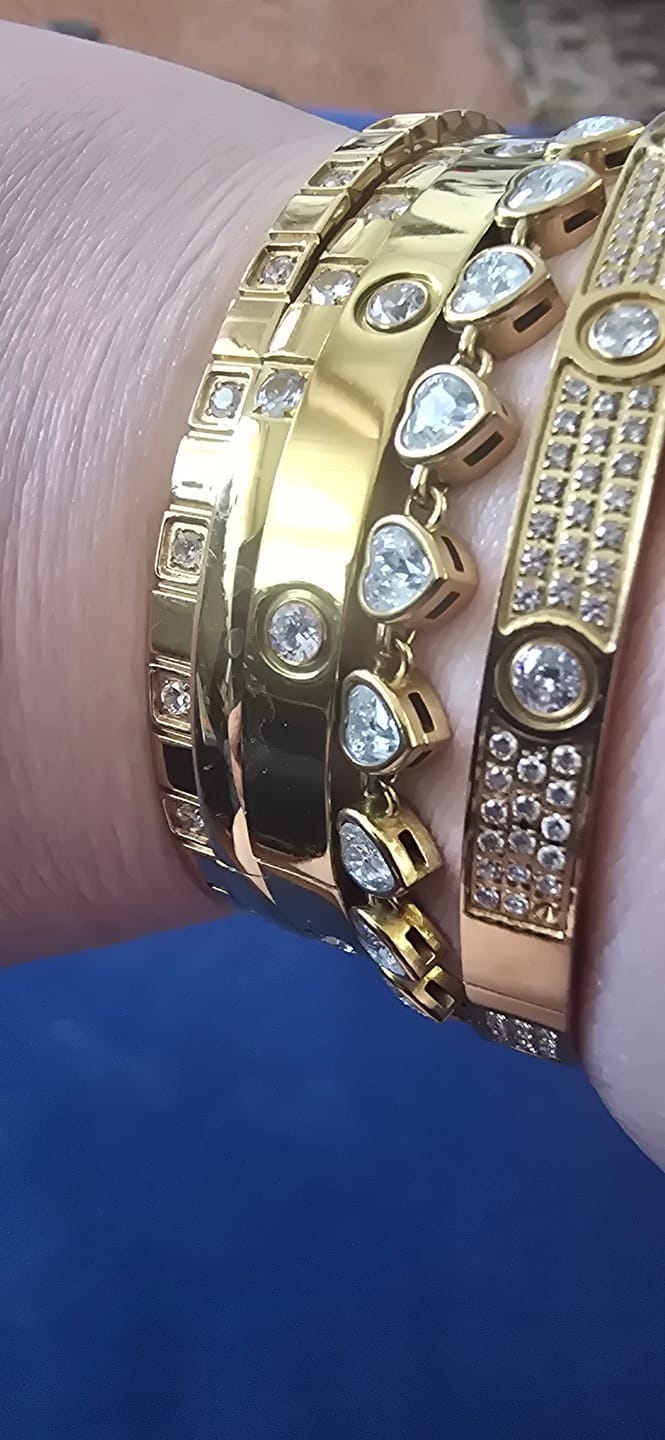 Customer photo review of Lola Armreif | 18K vergoldet