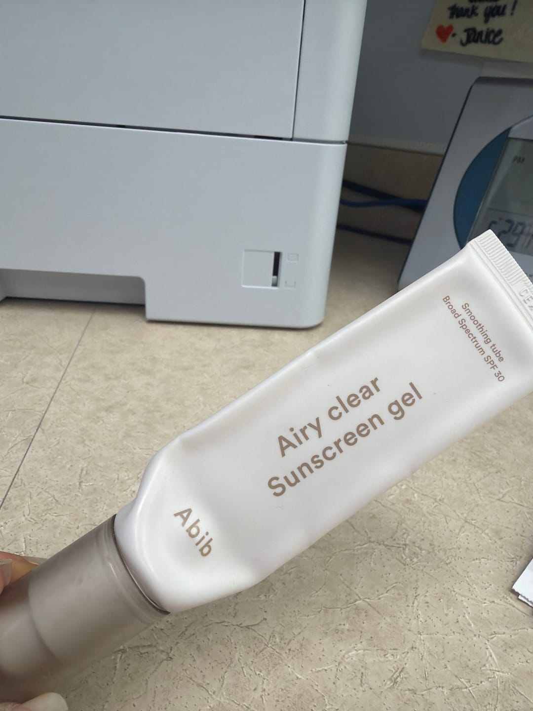 Customer photo review of Airy clear sunscreen gel Smoothing tube