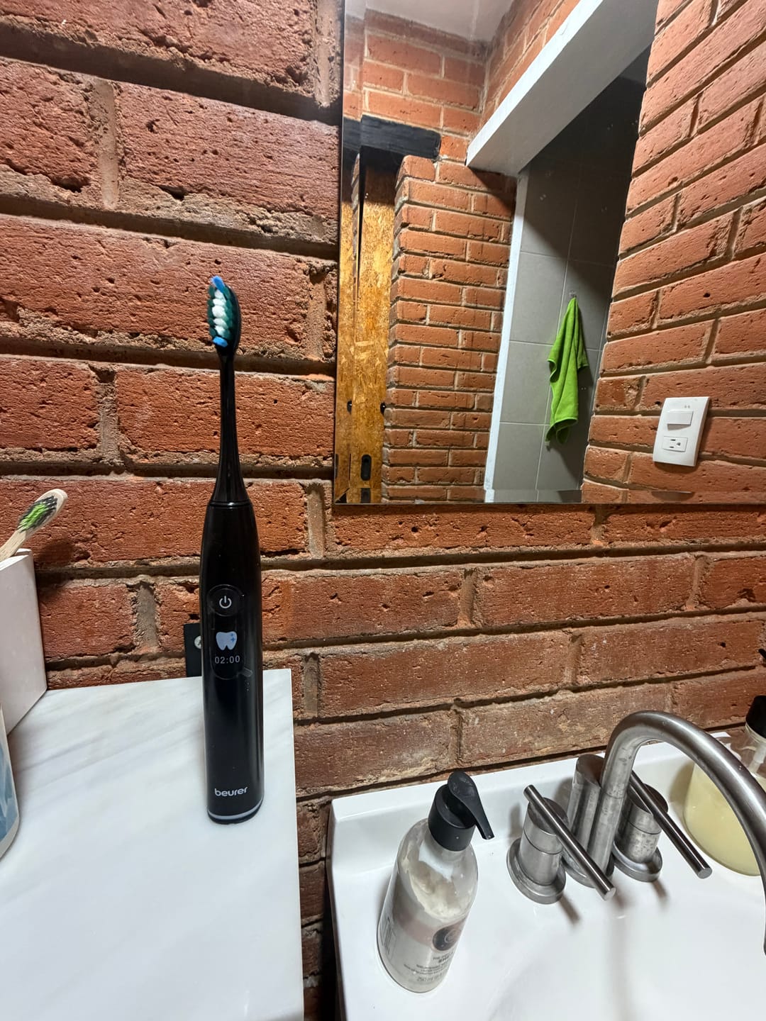 Customer photo review of Cepillo Dental Eléctrico Recargable | Sónico | Con 5 Programas de Limpieza y 2 Cabezales | Beurer