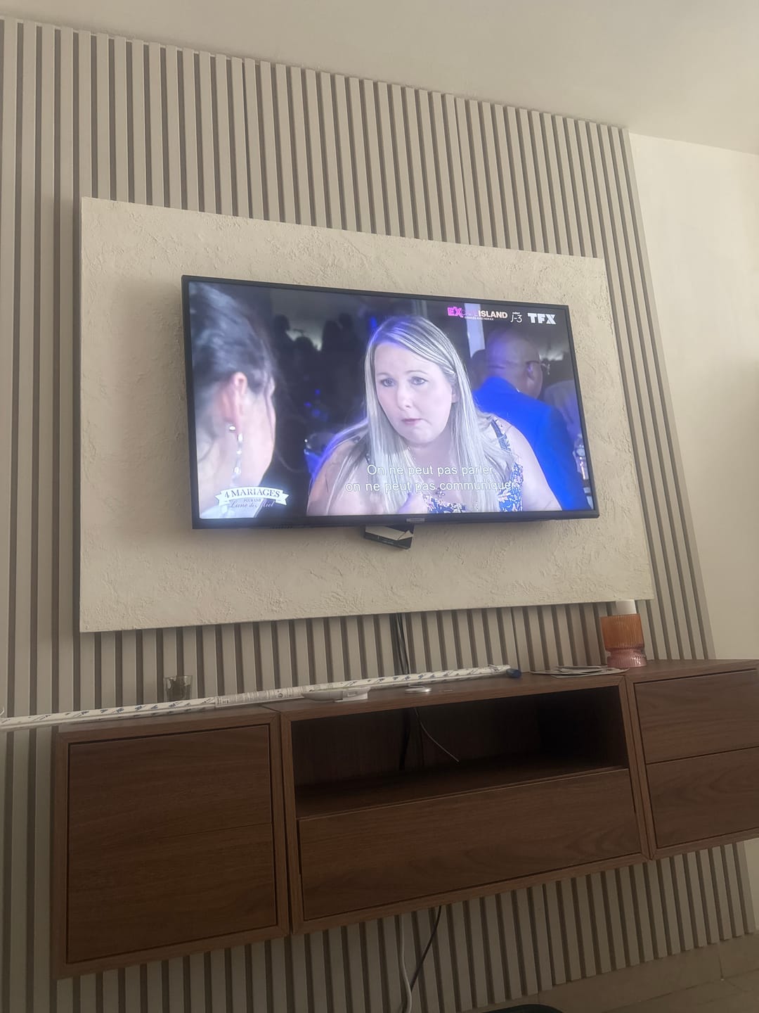 Customer photo review of Akoestische panelen 260 x 60 x 1.4 cm - Beige on Beige