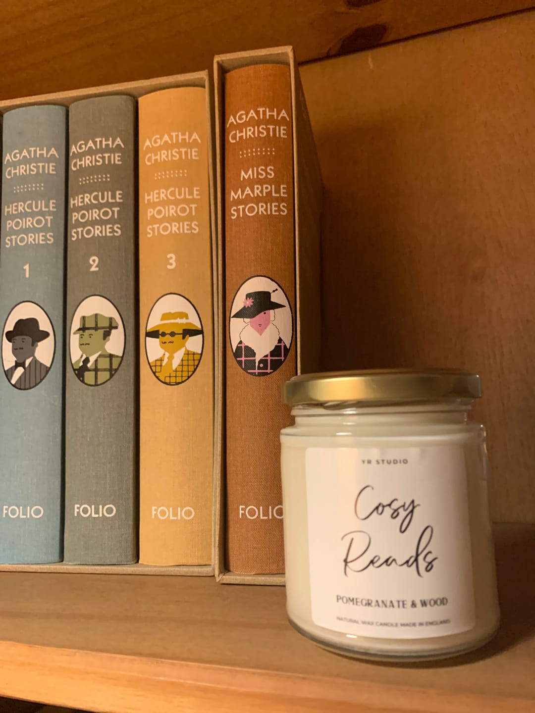 Customer photo review of "Cosy Reads" Book Candle