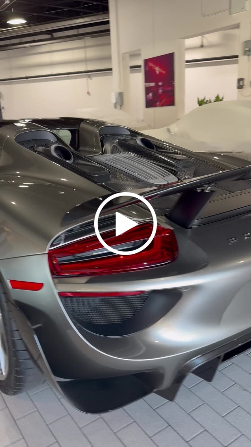 Customer video review of Social Media Magnetic Plate Cover