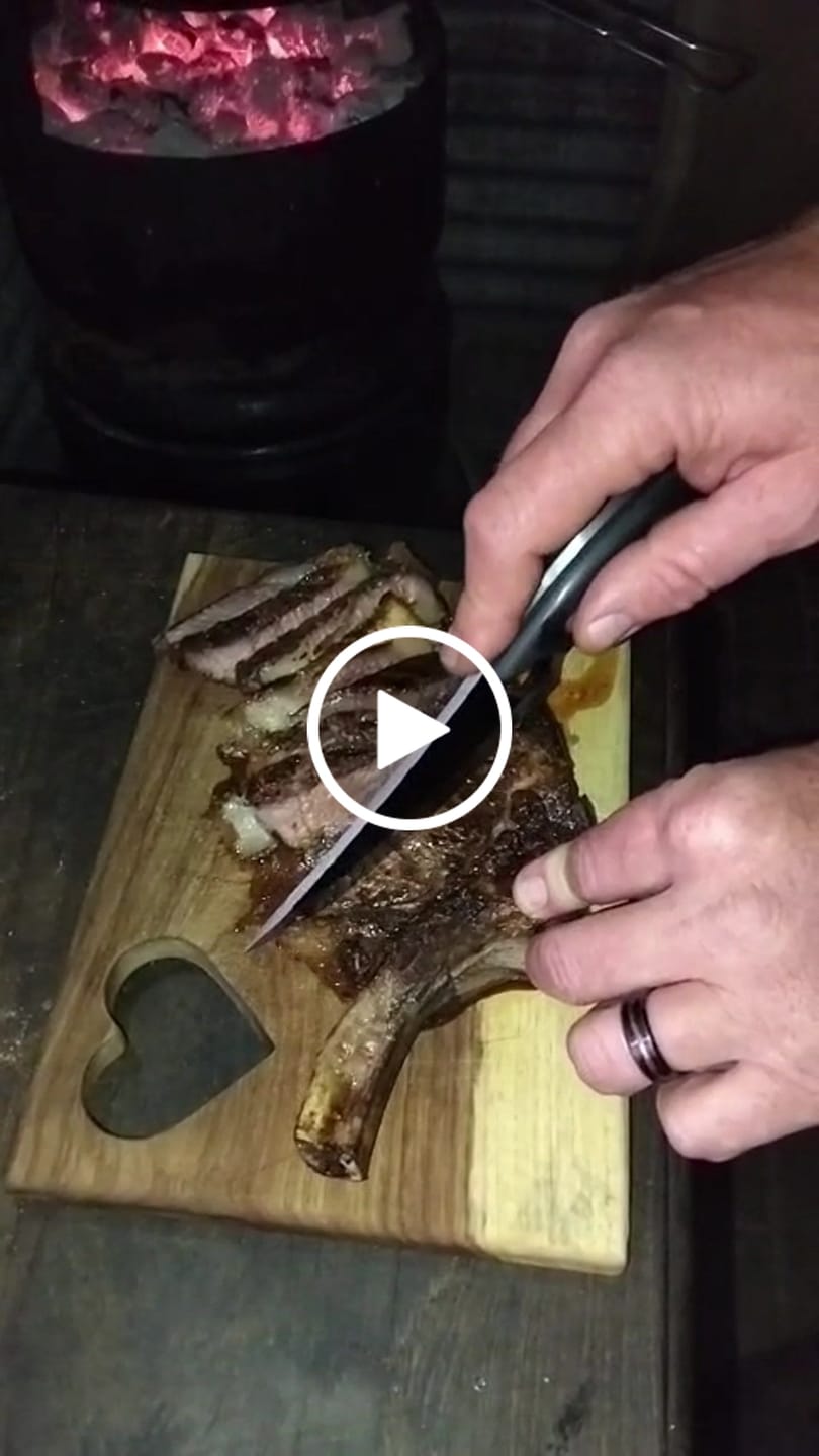 Customer video review of BRAAIPLANK™ "BEENLEM" HAMMER FORGED BONING KNIFE